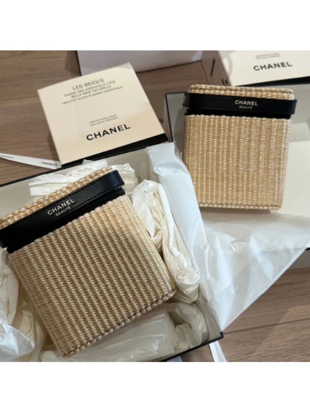 CH Beaute Beige and Black Woven Compact Case Duo